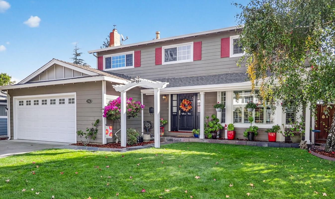 Attached, Exterior, Facade, American Foursquare