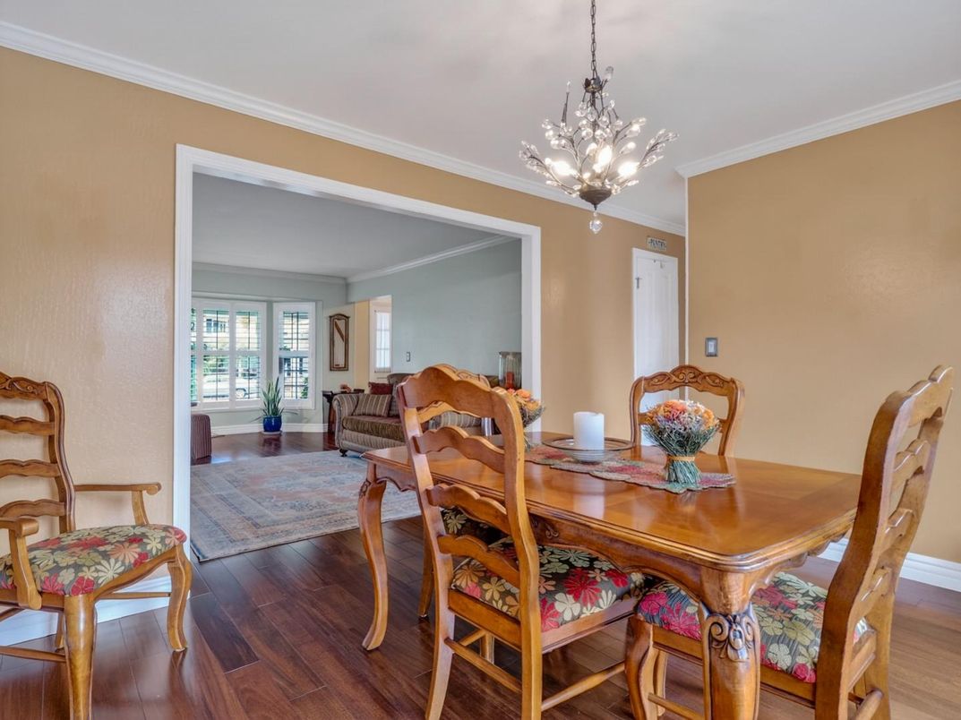 Chandelier, Dining room, Interior, Pendant Lights, Wood Texture Flooring