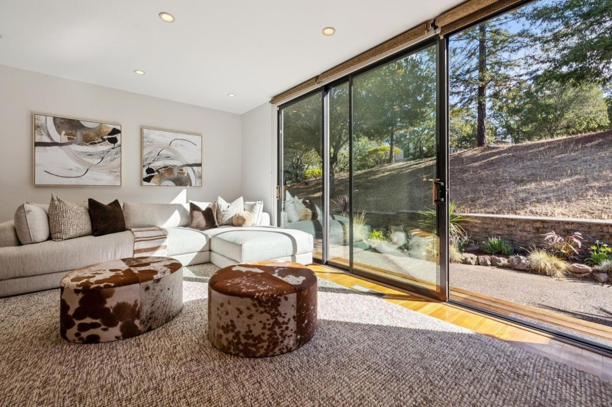 Interior, Living room, Recessed Lighting, Sun Room, Wood Texture Flooring