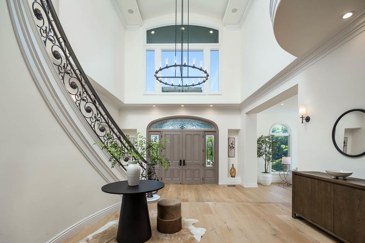 Interior, Pendant Lights, Recessed Lighting, Wood Texture Flooring