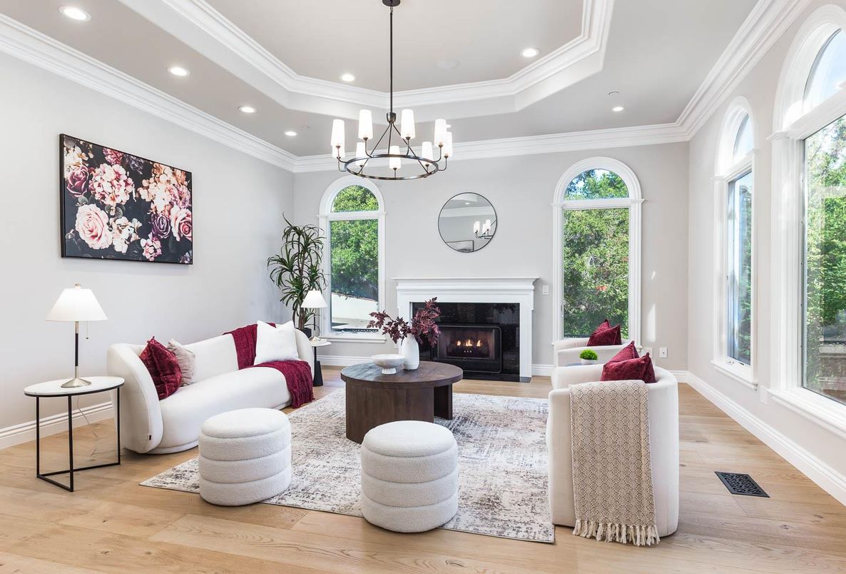 Chandelier, Fireplace, Interior, Living room, Pendant Lights, Recessed Lighting, Wood Texture Flooring