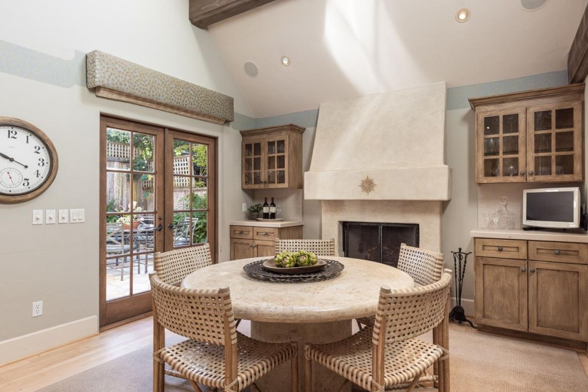 Dining room, Fireplace, Interior, Recessed Lighting, Wood Texture Flooring