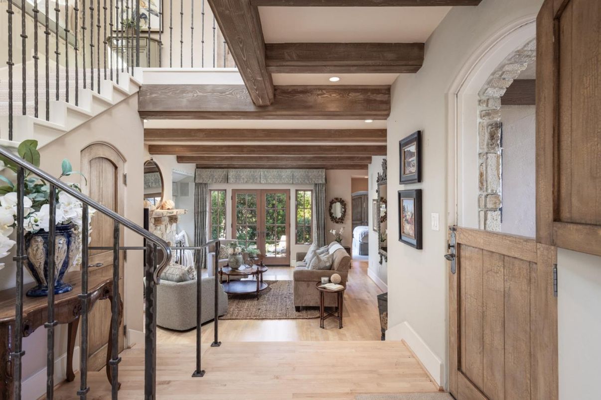 Interior, Living room, Recessed Lighting, Wooden Beams, Wood Texture Flooring
