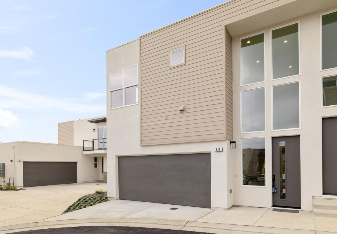 Attached, Exterior, Facade, Modern