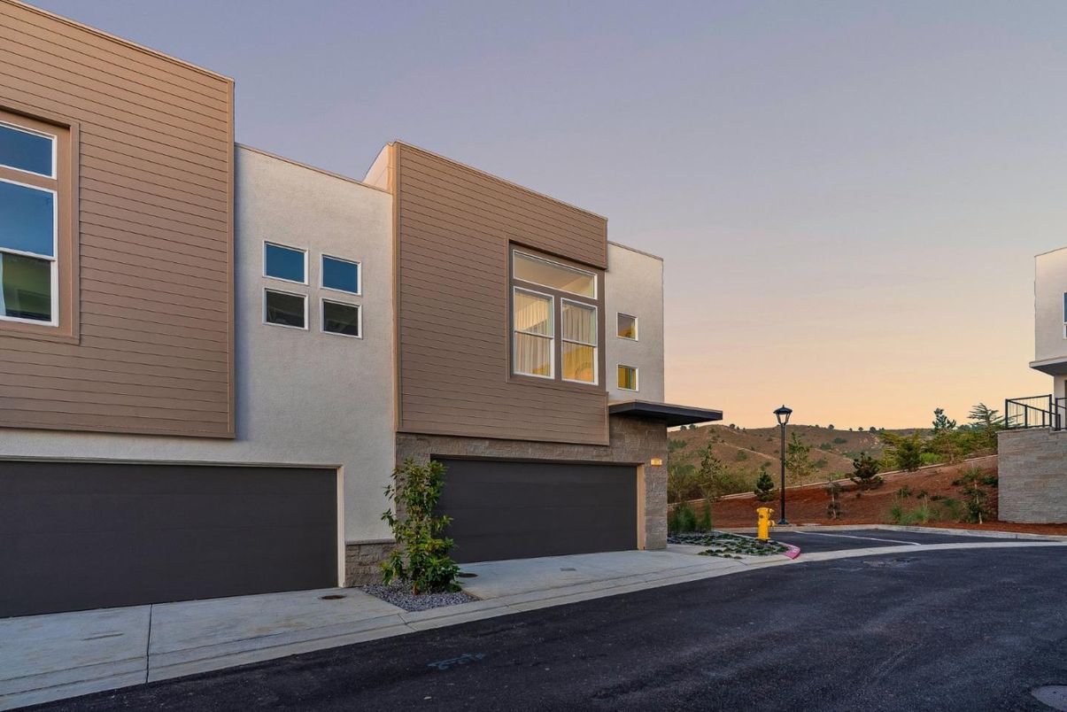 Attached, Exterior, Facade, Modern