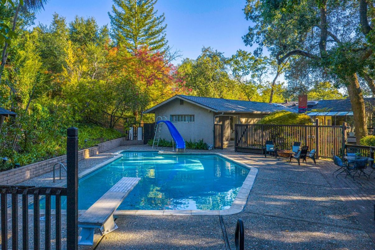Exterior, Playground, Pool