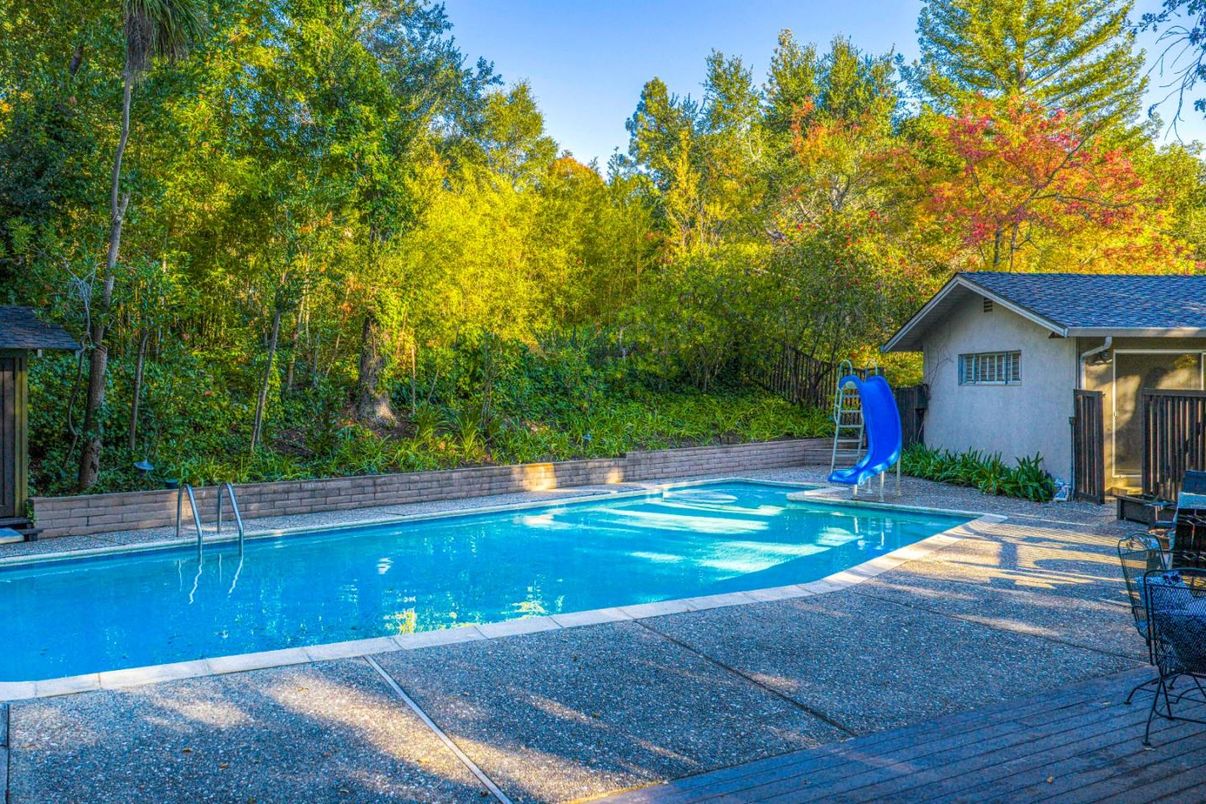 Exterior, Playground, Pool