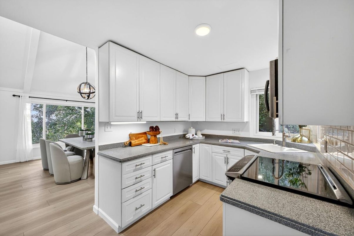 Dining room, Interior, Kitchen, Pendant Lights, Stainless Steel Appliances, Wood Texture Flooring