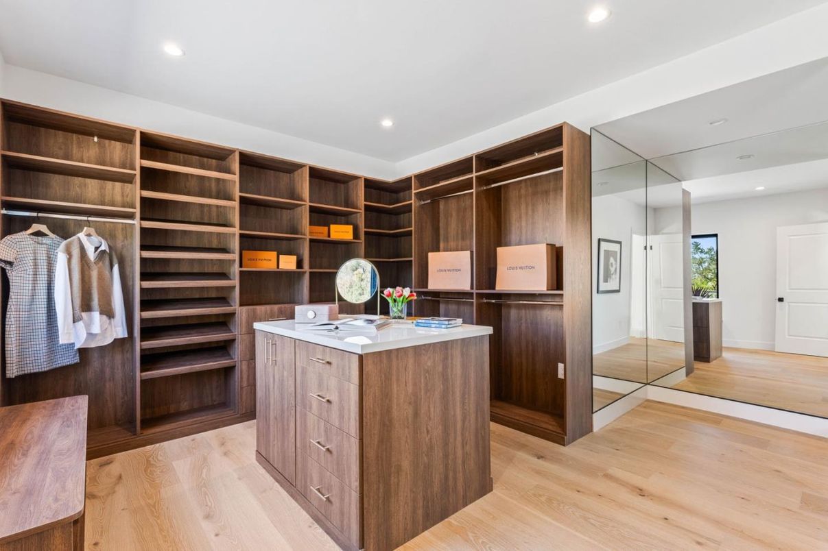 Home Office, Interior, Recessed Lighting, Walk-in Closets, Wood Texture Flooring