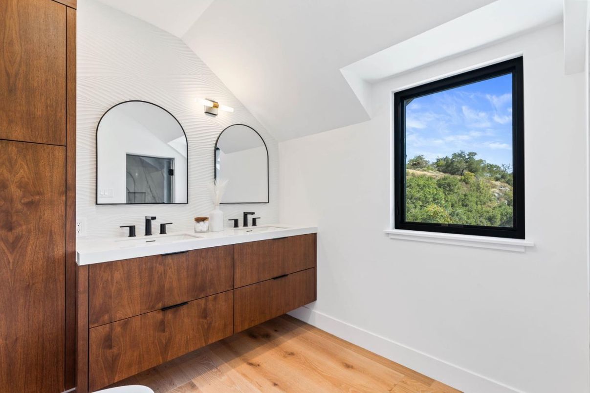 Bathroom, Dual Sink Vanities, Interior, Wood Texture Flooring