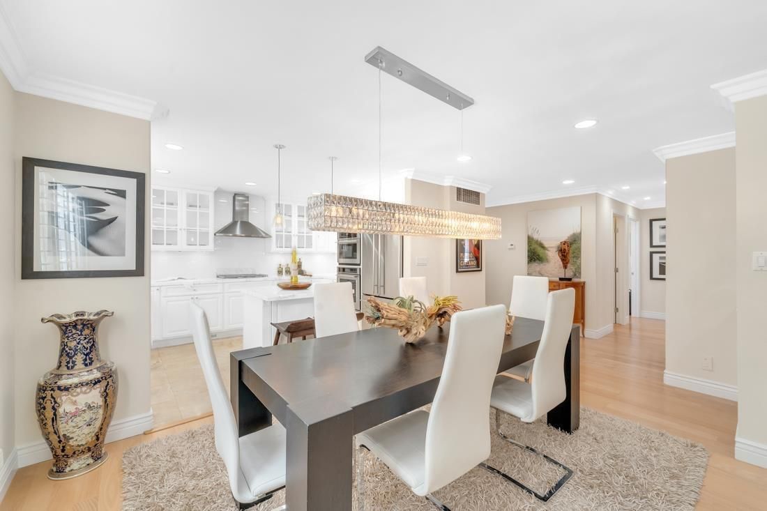 Chandelier, Dining room, Interior, Kitchen, Pendant Lights, Recessed Lighting, Wood Texture Flooring