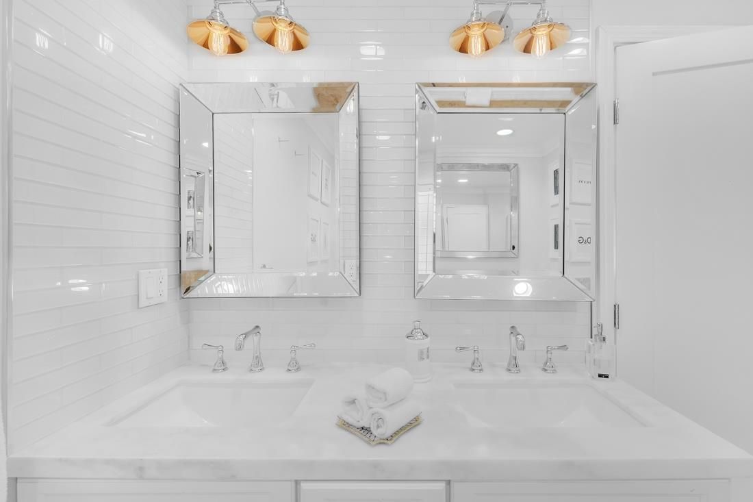 Bathroom, Dual Sink Vanities, Interior