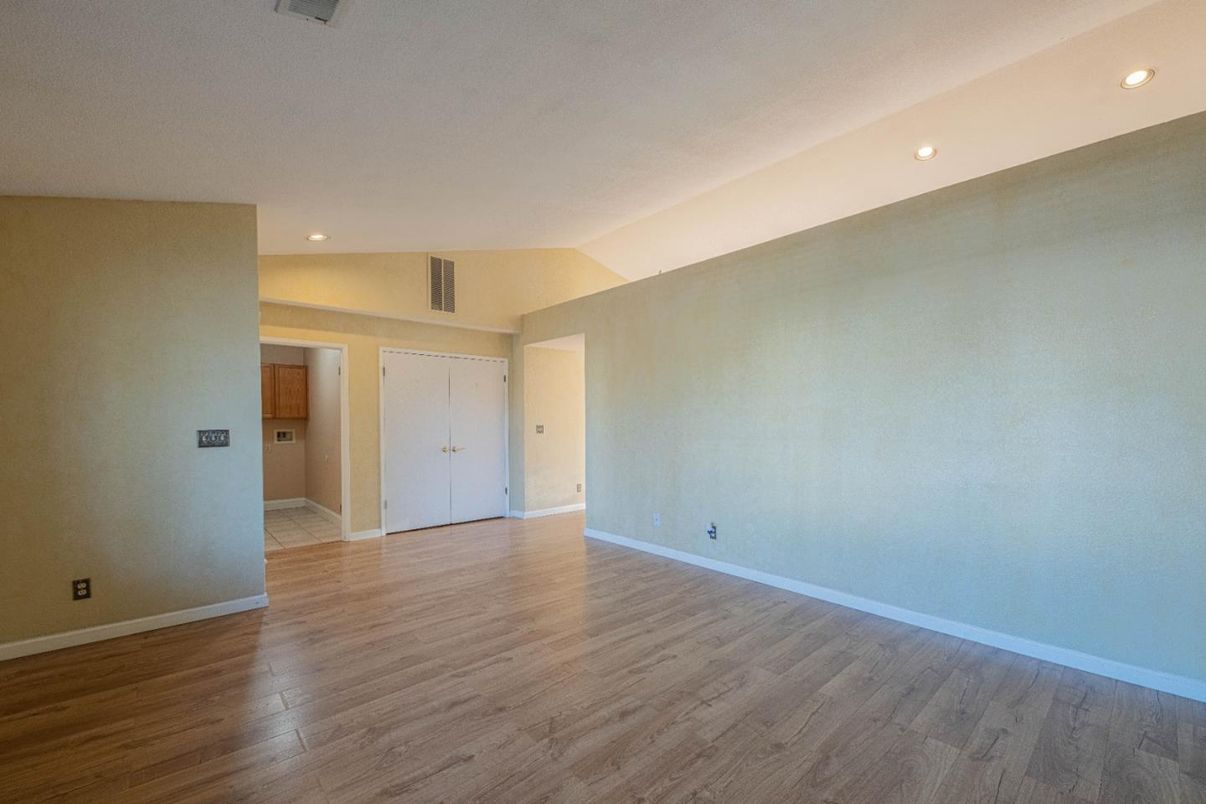 Empty room, Interior, Recessed Lighting, Wood Texture Flooring