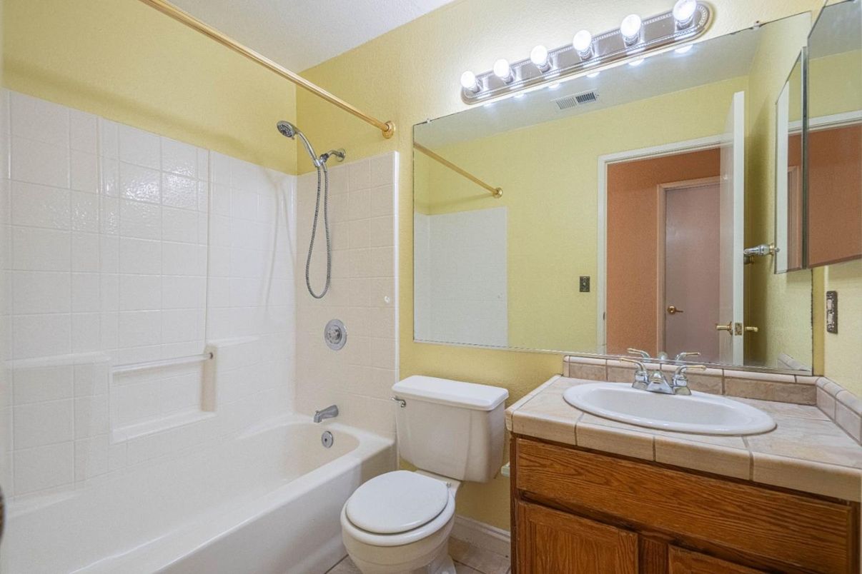Bathroom, Interior, Tile Countertops