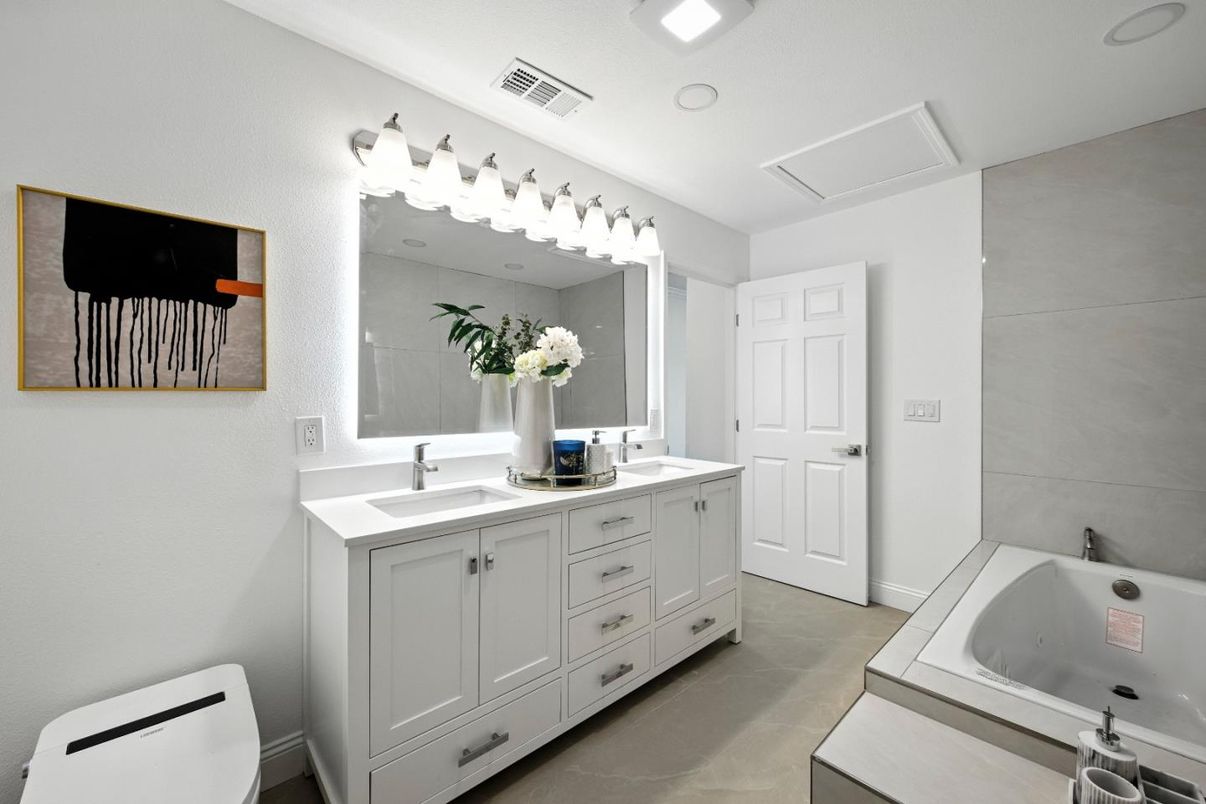 Bathroom, Dual Sink Vanities, Interior, Recessed Lighting