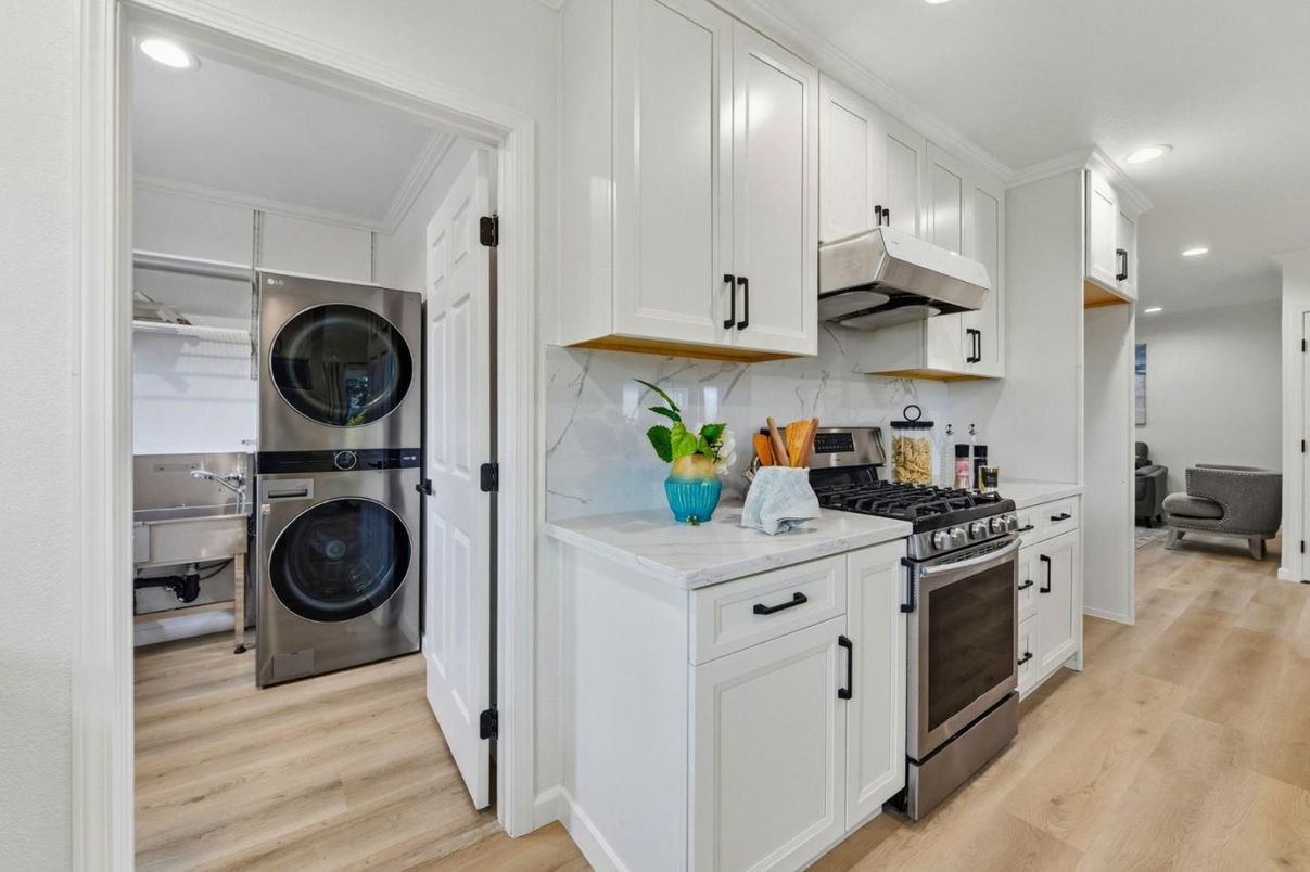 Interior, Kitchen, Recessed Lighting, Washer, Wood Texture Flooring