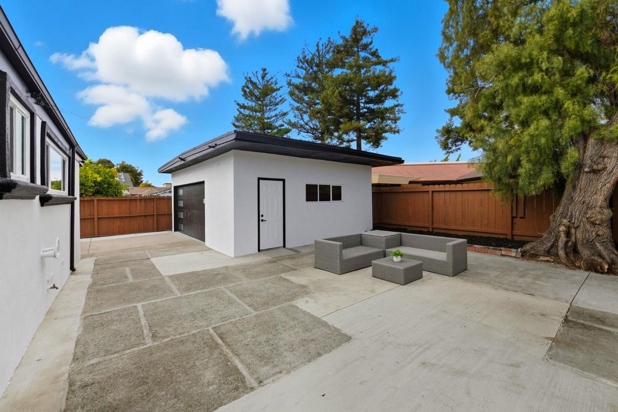 Detached Garage, Exterior