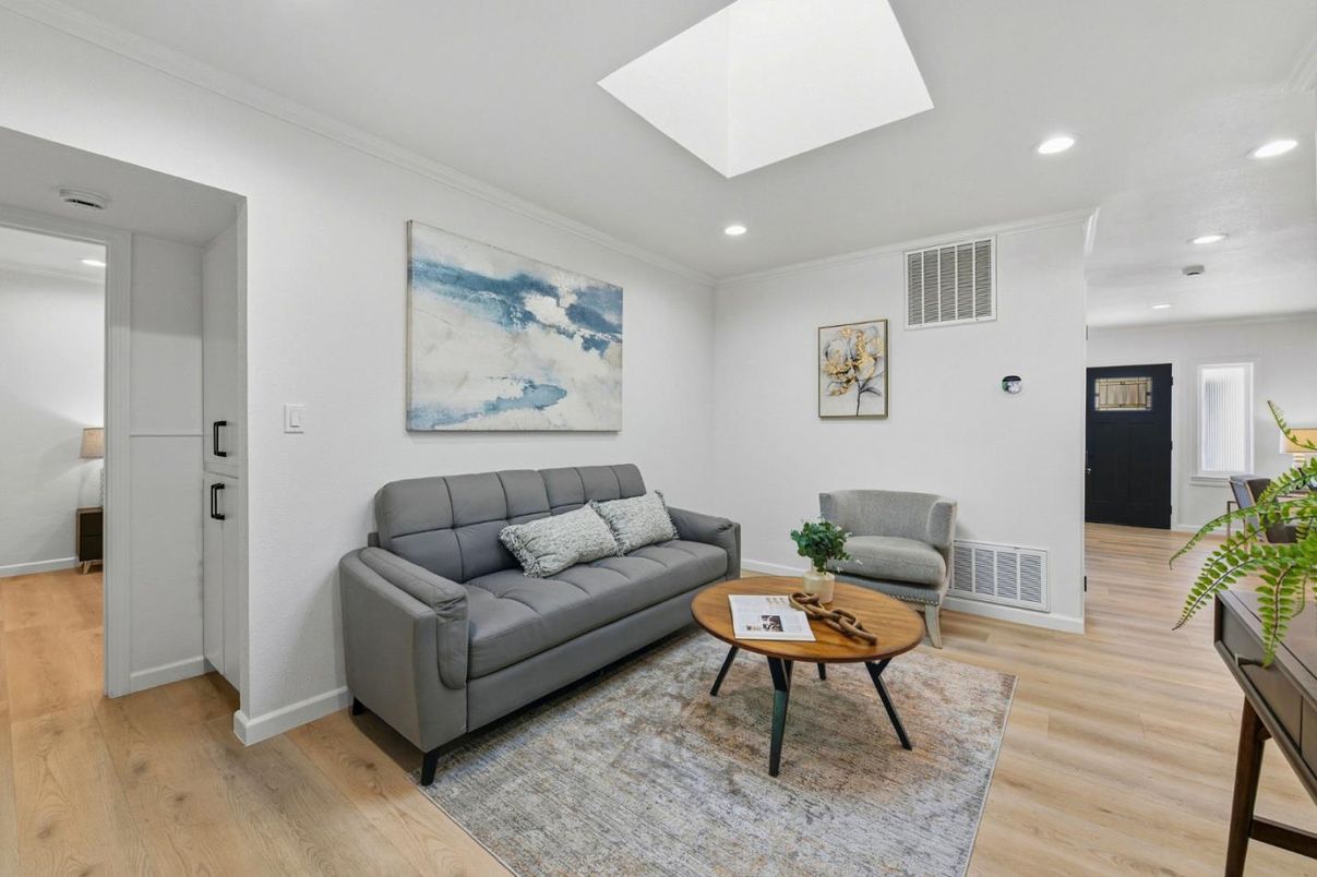 Interior, Living room, Recessed Lighting, Wood Texture Flooring