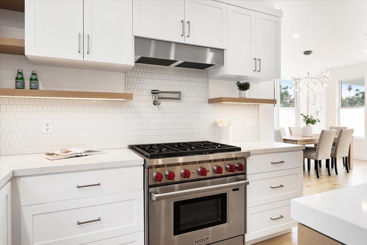 Chandelier, Dining room, Interior, Kitchen, Pendant Lights, Recessed Lighting, Stainless Steel Appliances, Wood Texture Flooring