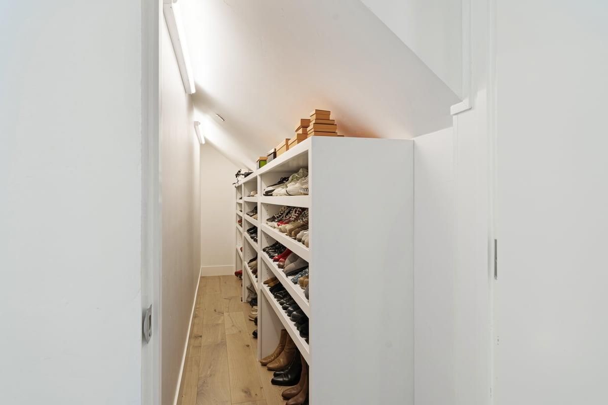 Interior, Walk-in Closets, Wood Texture Flooring