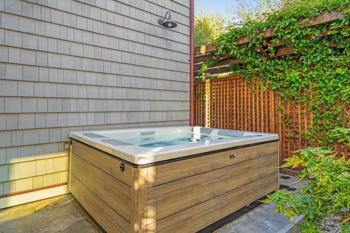 Exterior, Hot Tub