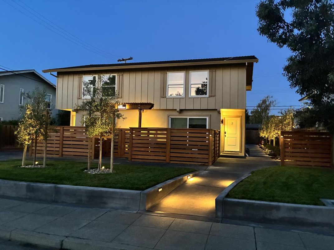 Backyard, Exterior, Facade, Raised Ranch
