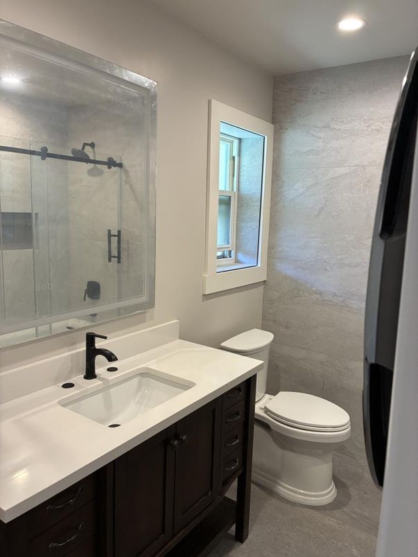 Bathroom, Interior, Recessed Lighting
