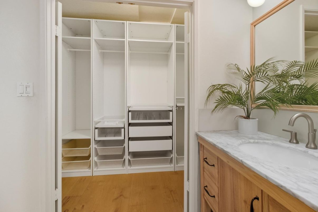 Interior, Walk-in Closets, Wood Texture Flooring