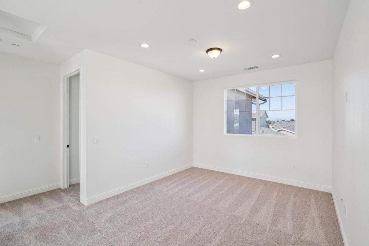 Empty room, Interior, Recessed Lighting