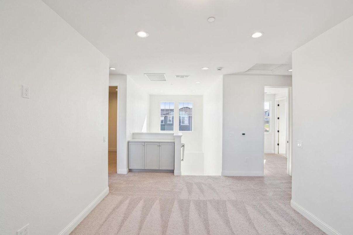 Empty room, Interior, Recessed Lighting