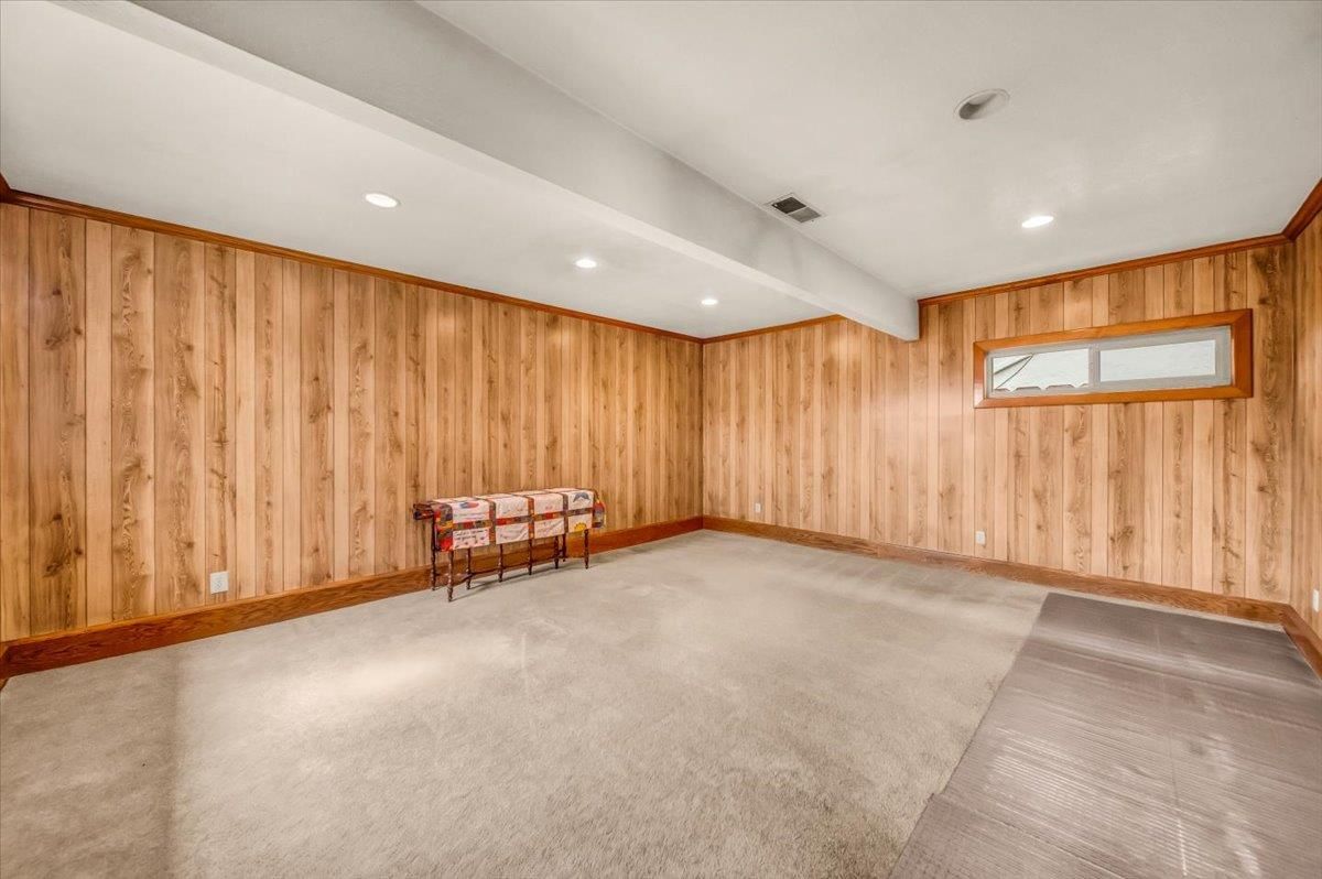 Empty room, Interior, Recessed Lighting, Wooden Walls