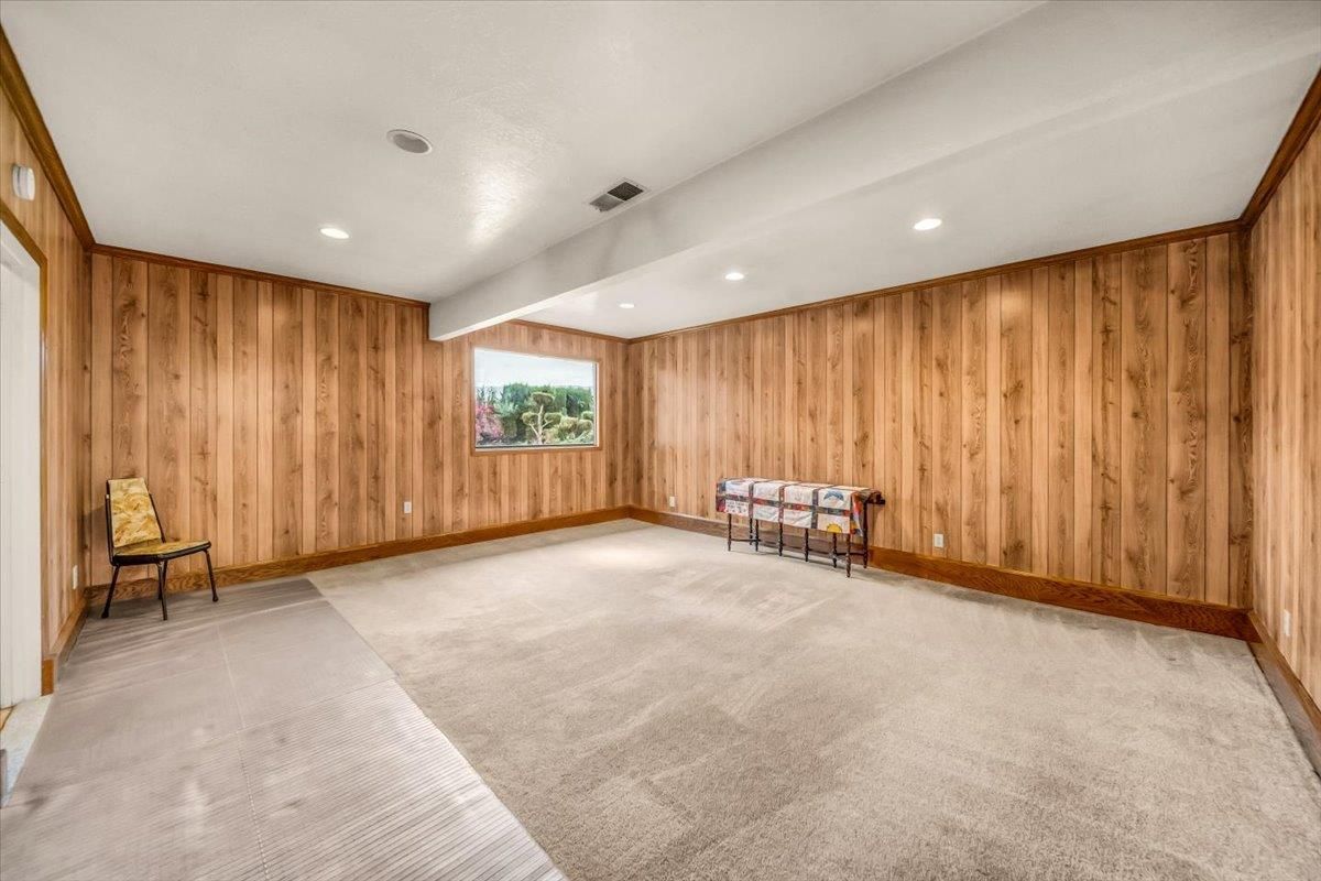 Empty room, Interior, Recessed Lighting, Wooden Walls