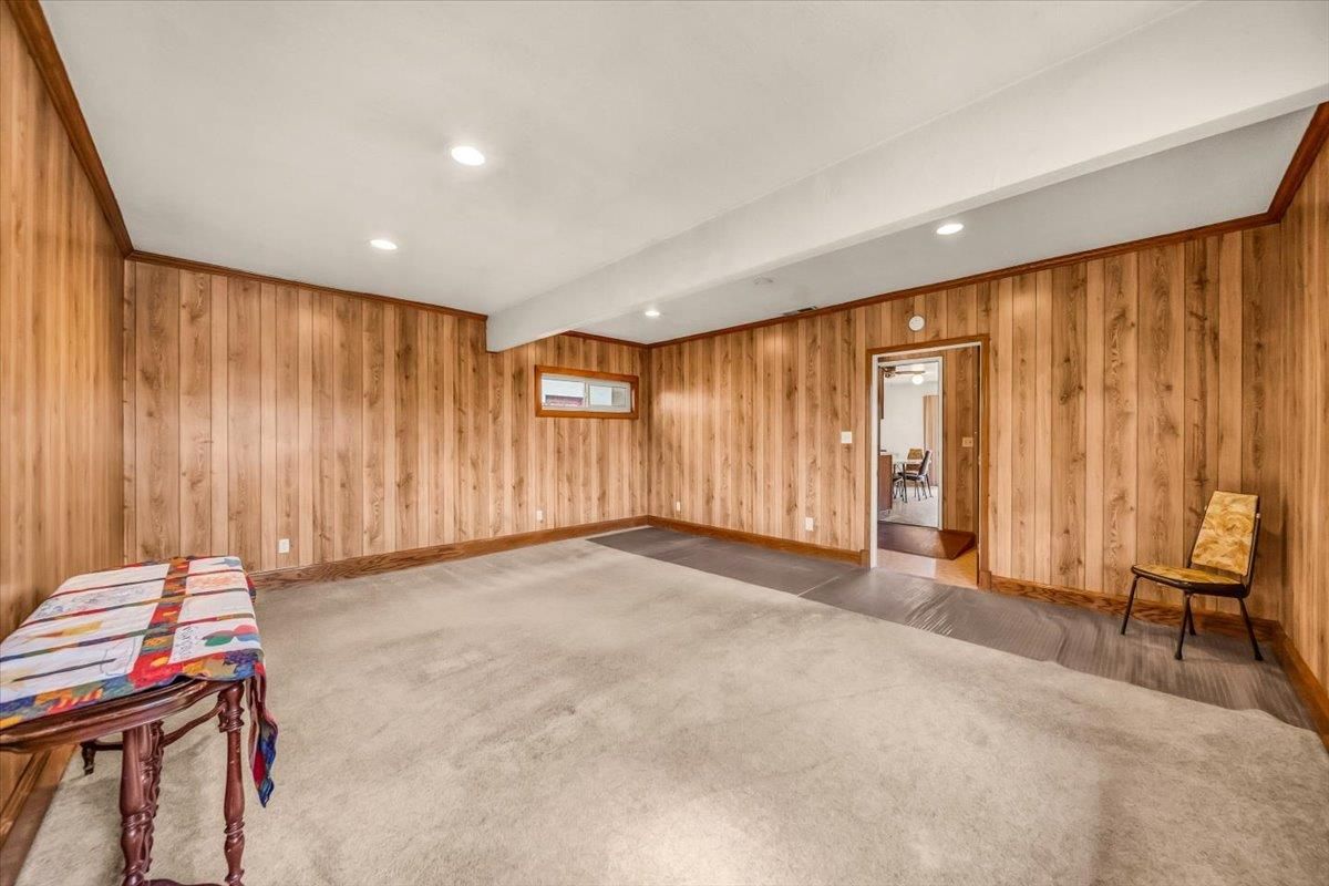 Empty room, Interior, Recessed Lighting, Wooden Walls