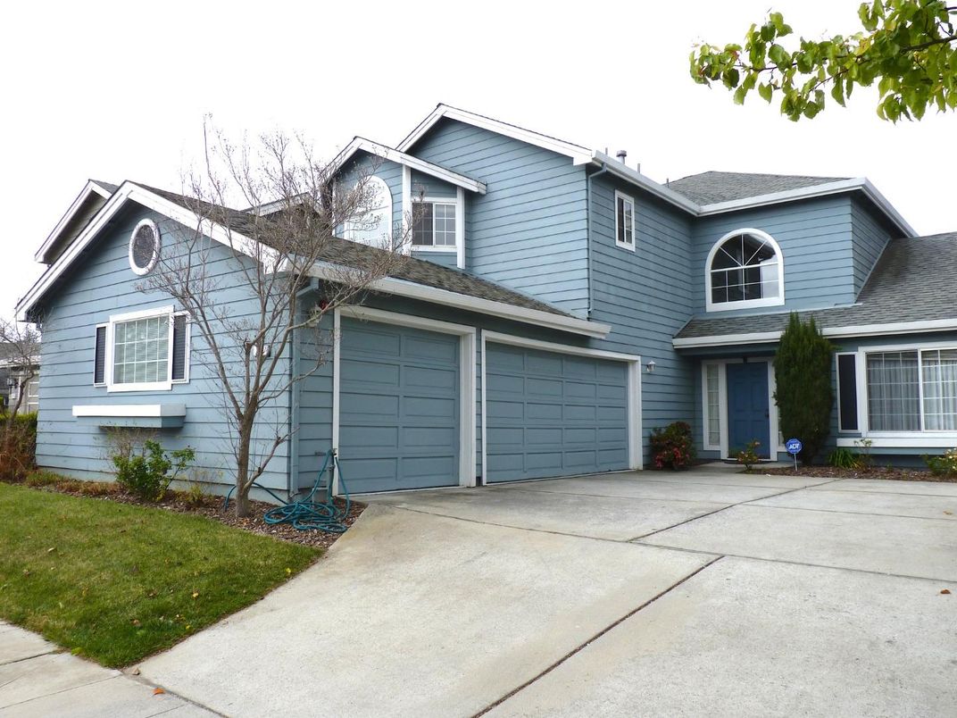 Attached, Exterior, Facade, American Craftsman