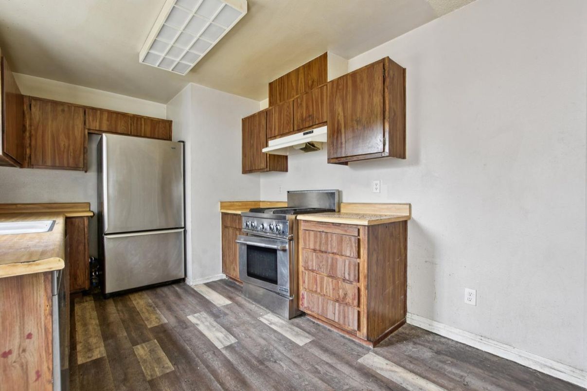 Interior, Kitchen, Stainless Steel Appliances, Wood Texture Flooring