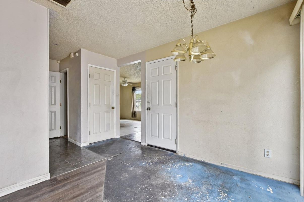 Chandelier, Empty room, Interior, Pendant Lights