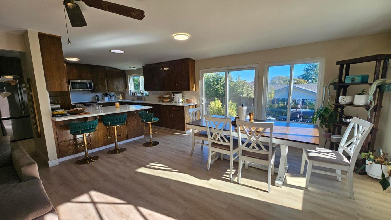 Dining room, Interior, Kitchen, Recessed Lighting, Wood Texture Flooring