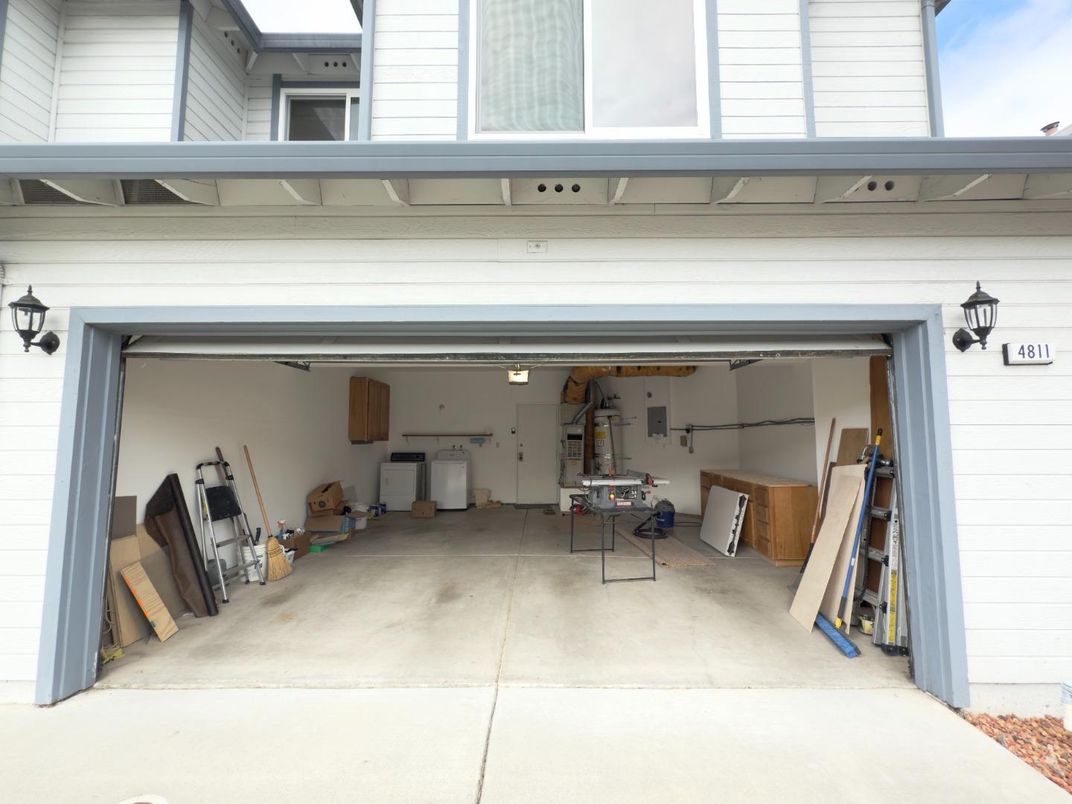 Exterior, Garage