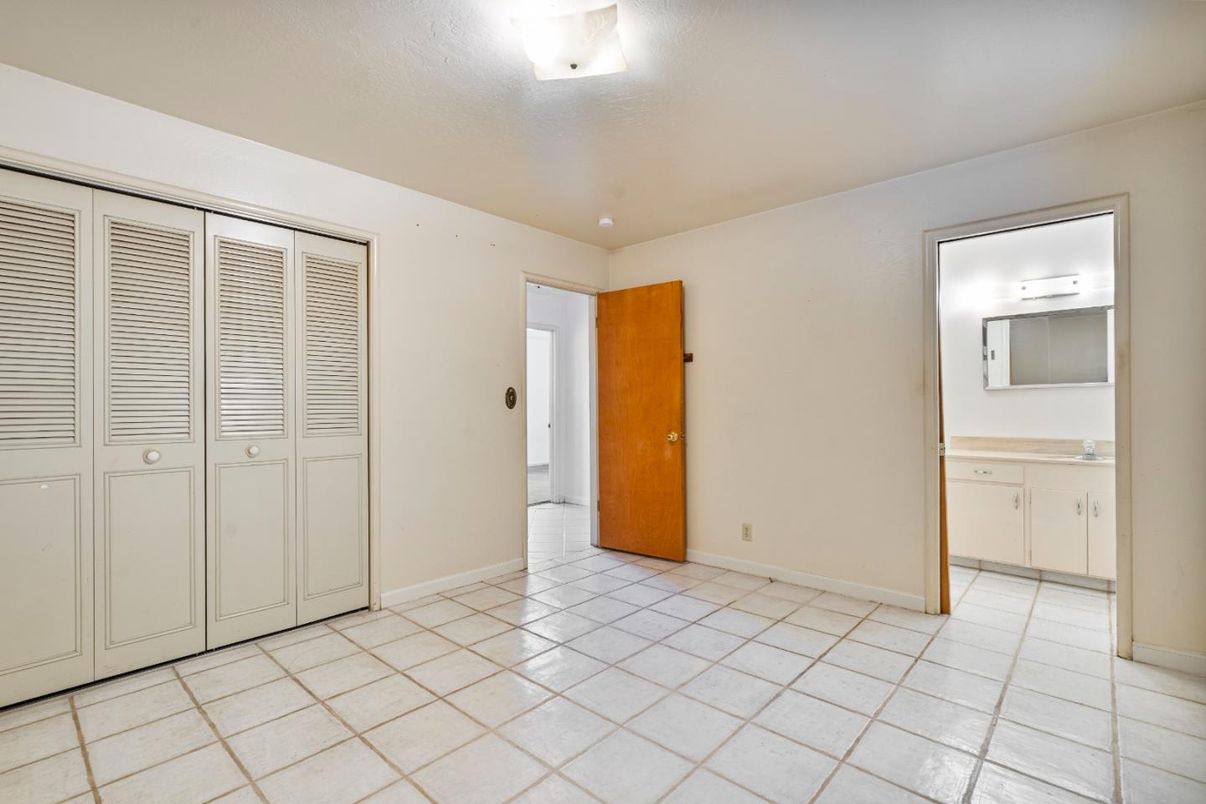 Bathroom, Empty room, Interior