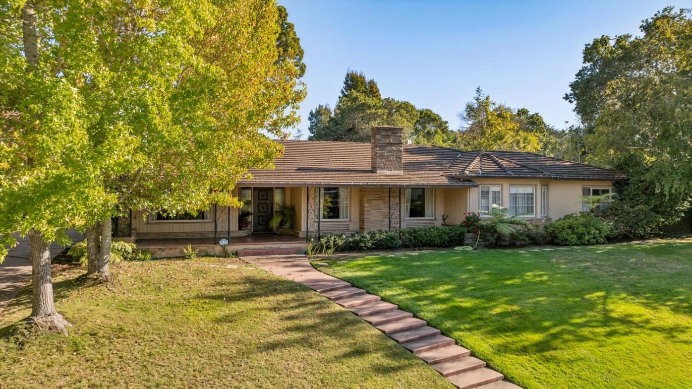 Backyard, Exterior, Facade, Ranch