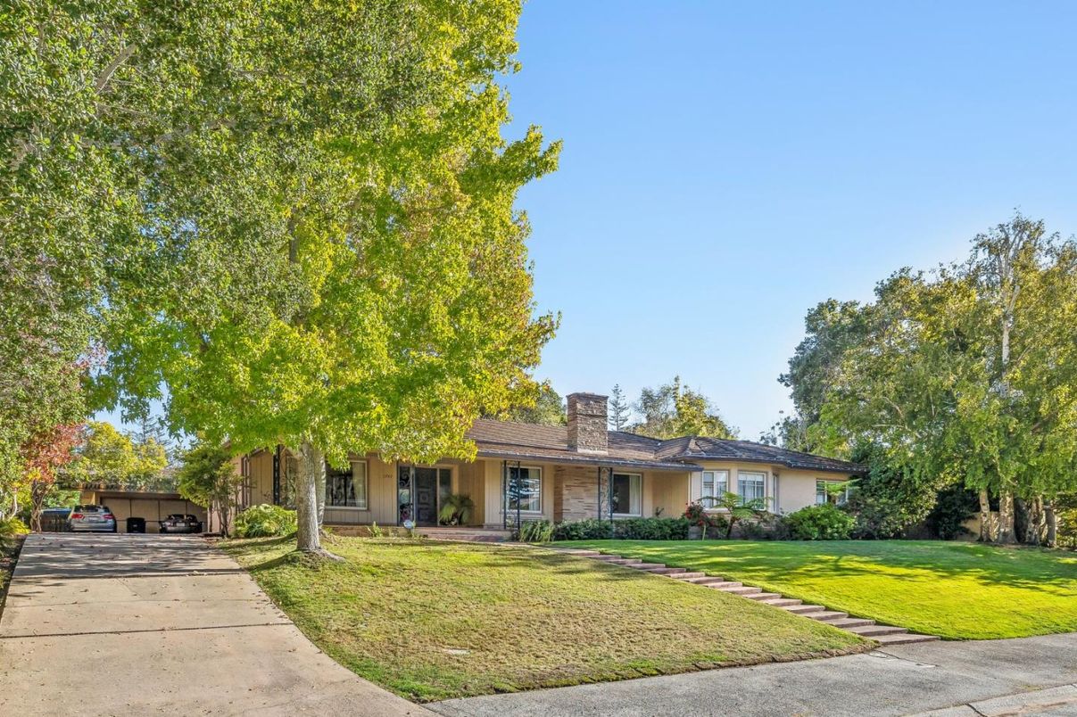 Backyard, Exterior, Facade, Ranch