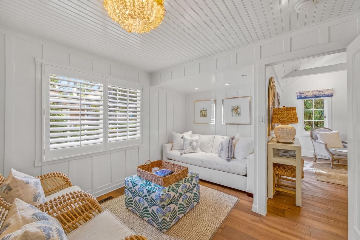 Chandelier, Interior, Living room, Recessed Lighting, Wood Texture Flooring