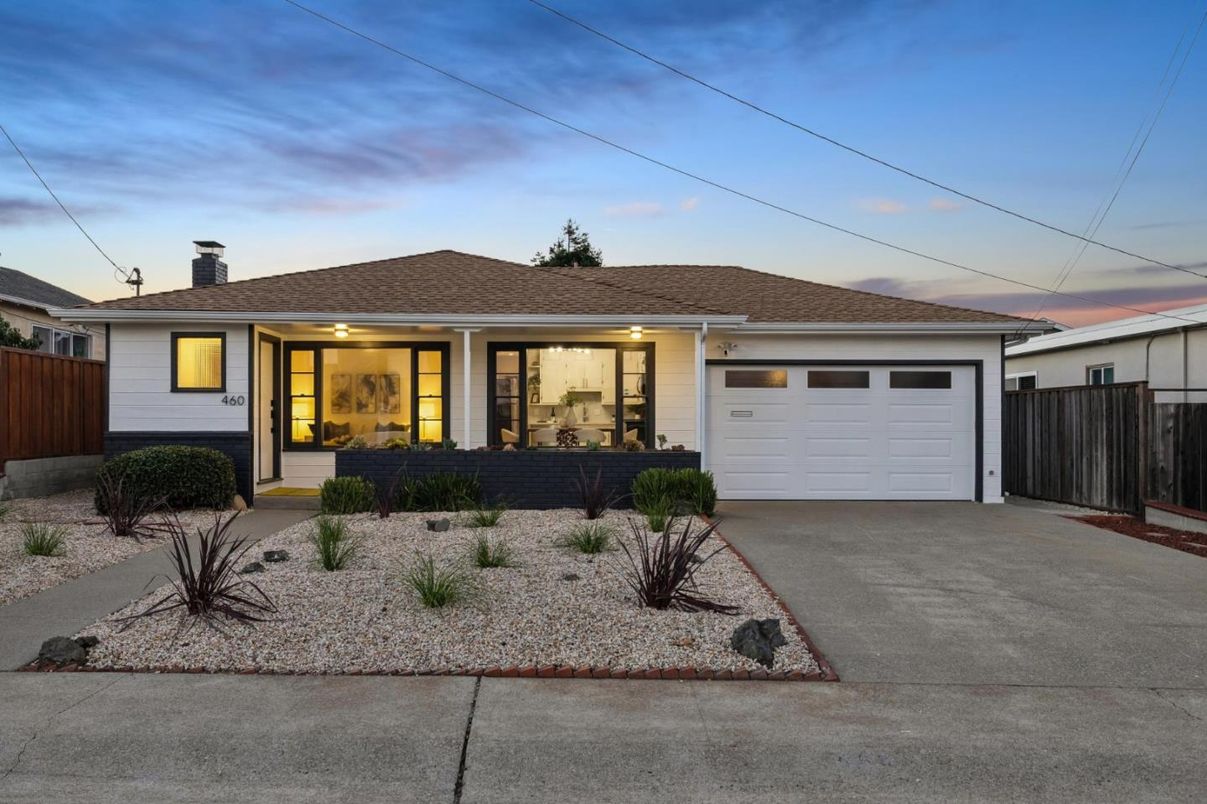 Attached, Exterior, Facade, Ranch