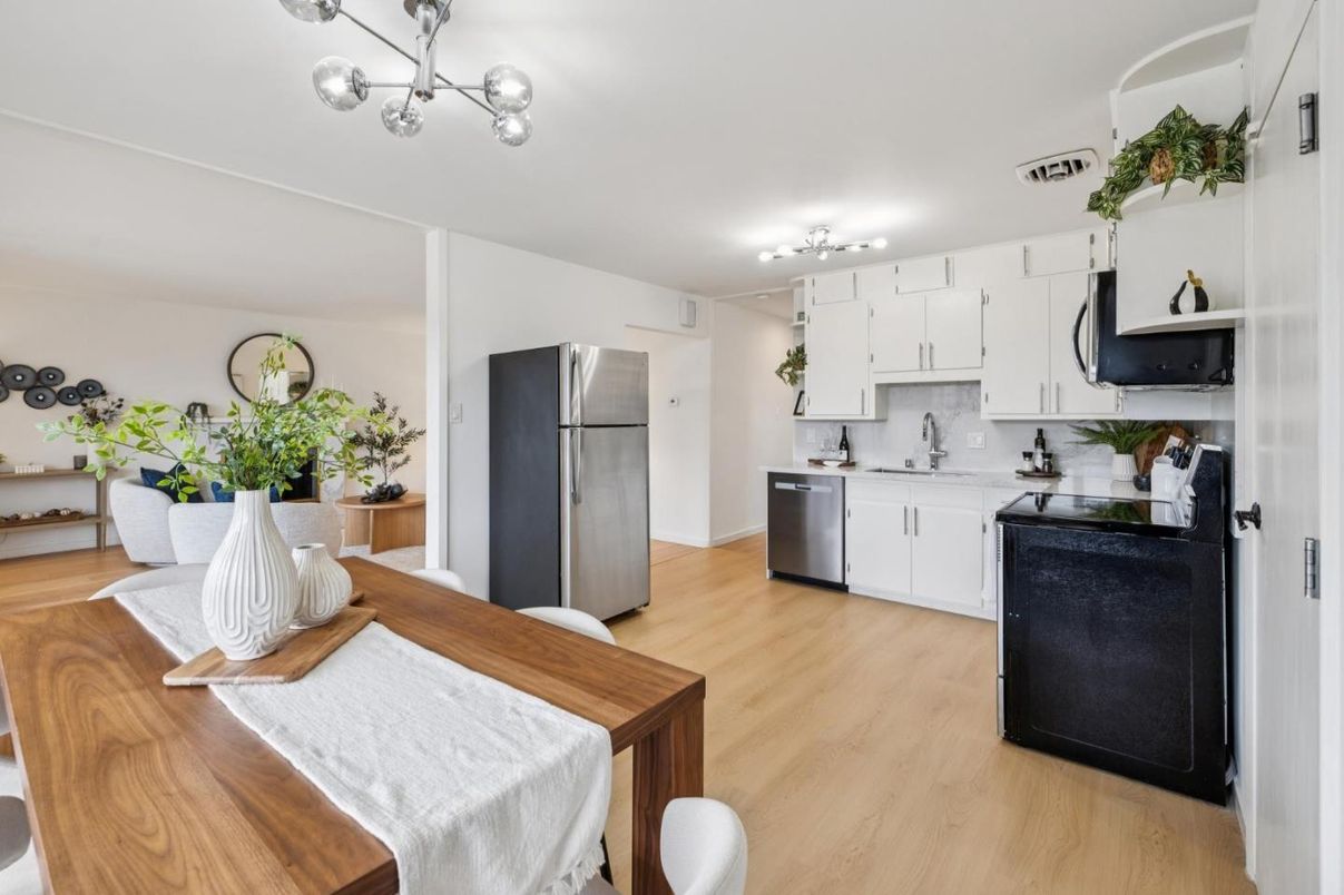 Dining room, Interior, Kitchen, Stainless Steel Appliances, Wood Texture Flooring