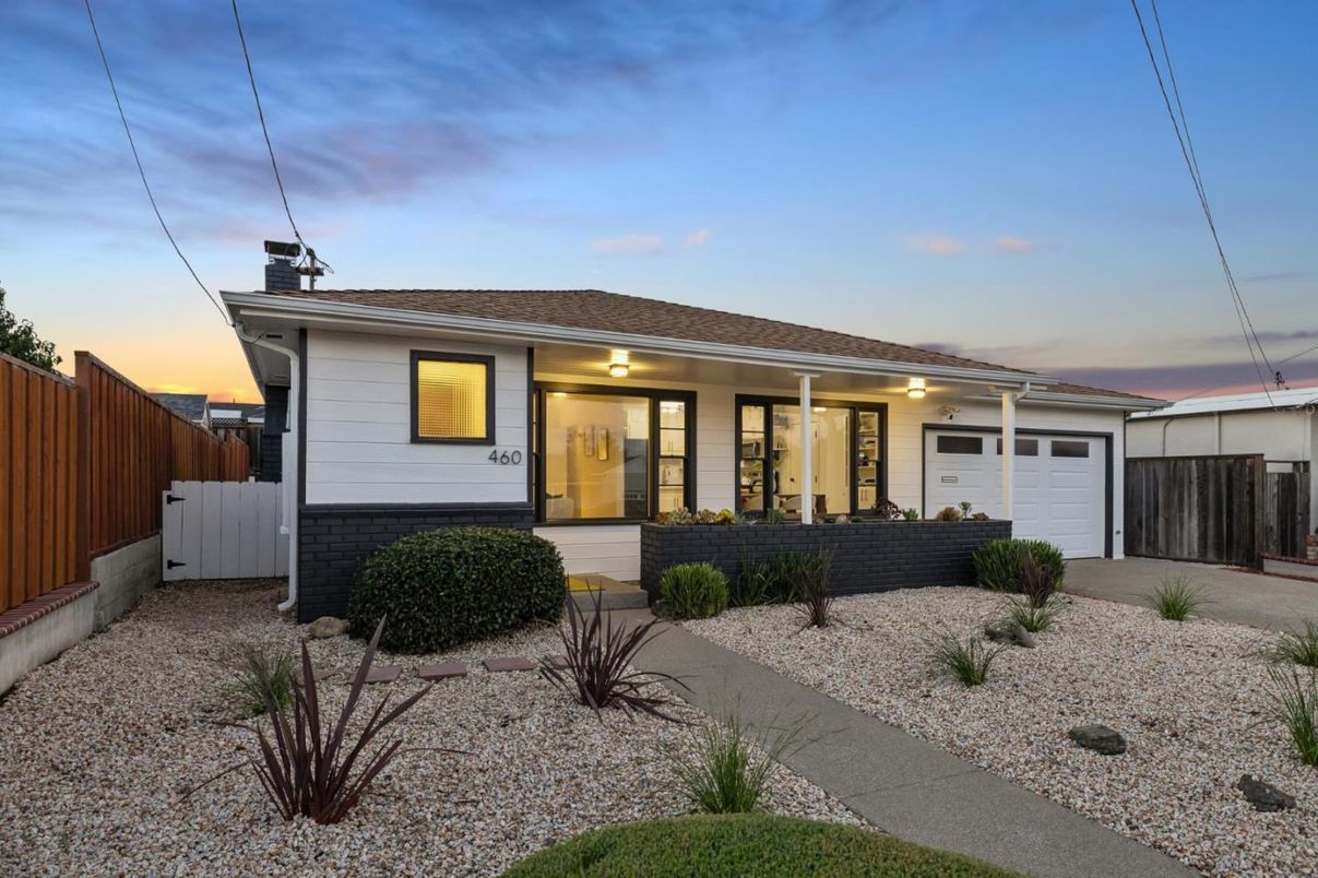 Attached, Exterior, Facade, Ranch