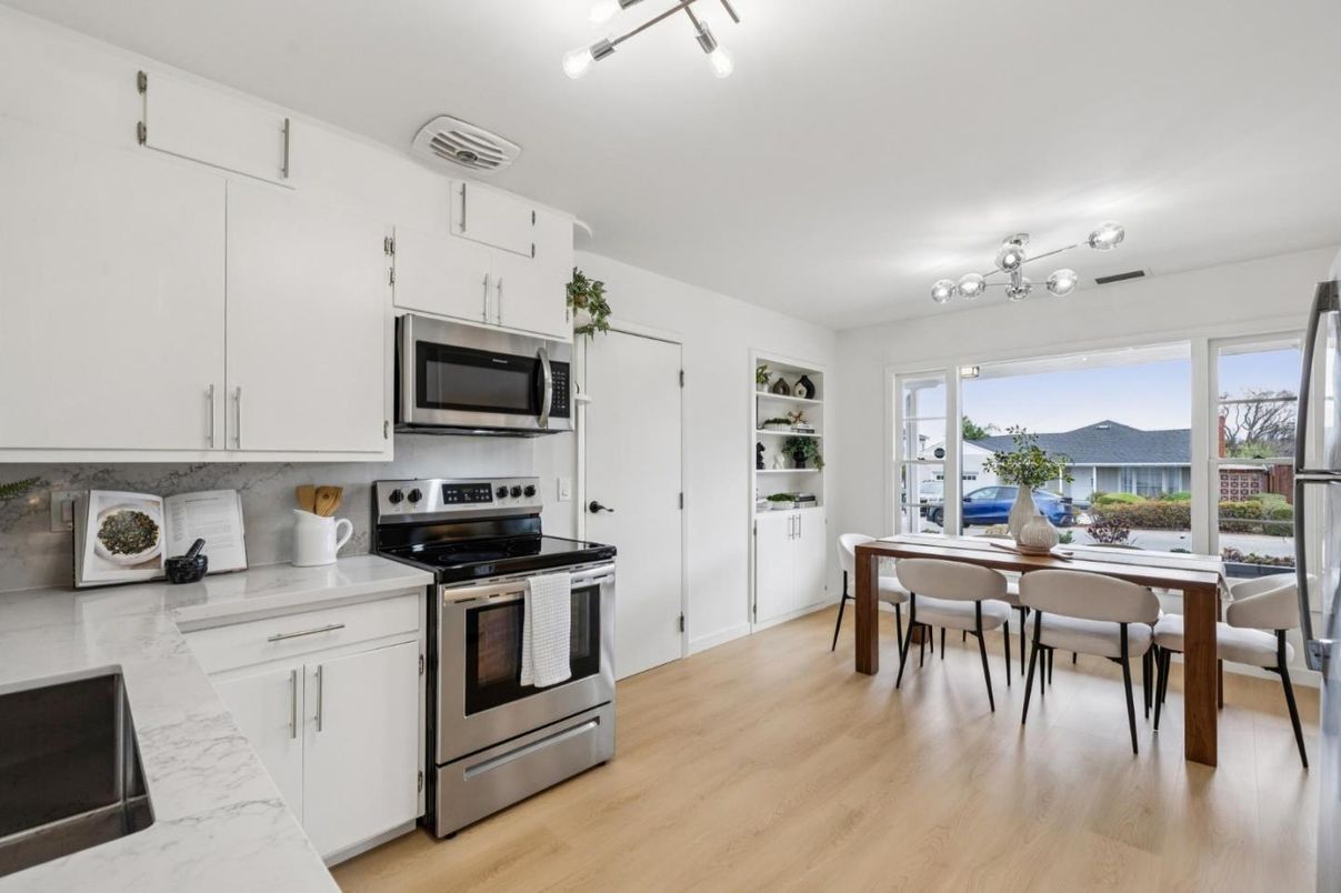 Dining room, Interior, Kitchen, Stainless Steel Appliances, Wood Texture Flooring