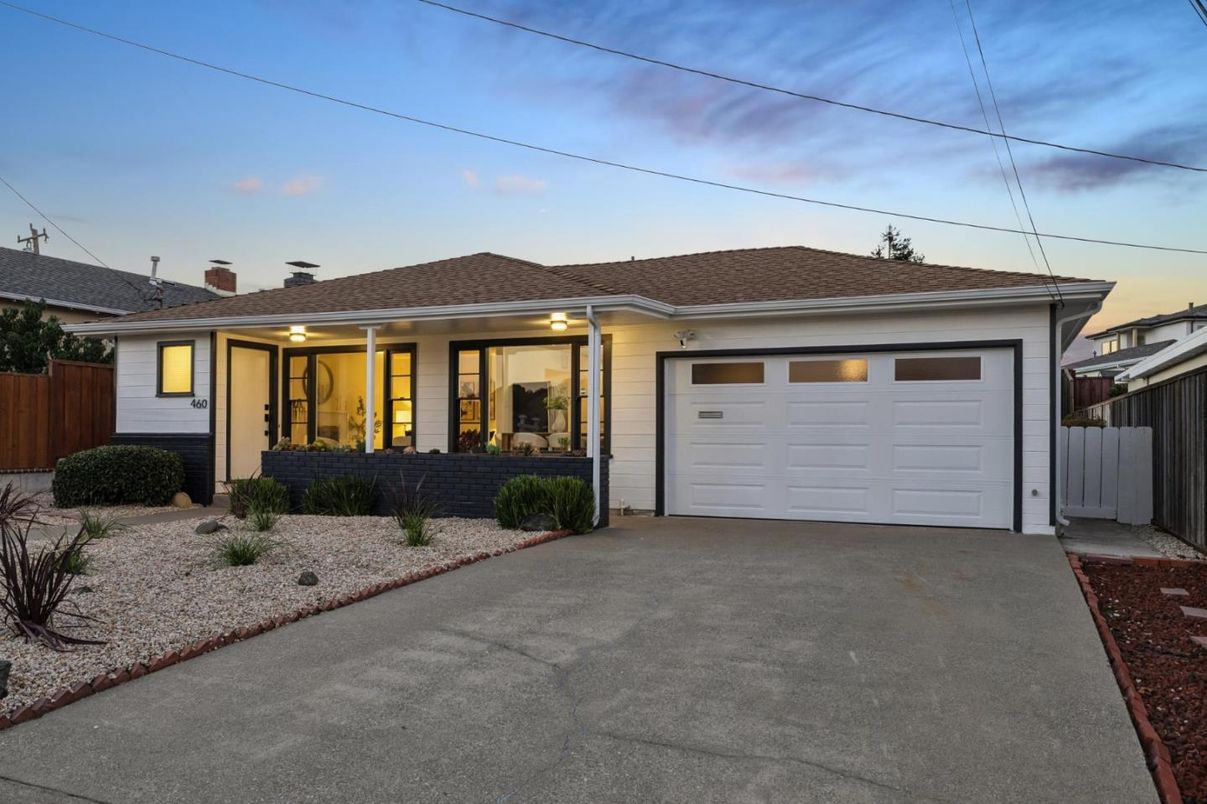 Attached, Exterior, Facade, Ranch
