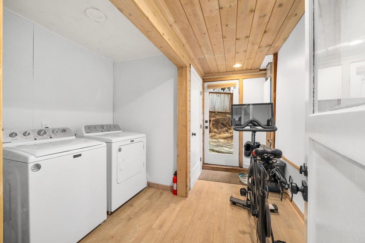 Interior, Recessed Lighting, Washer, Wooden Ceilings, Wood Texture Flooring
