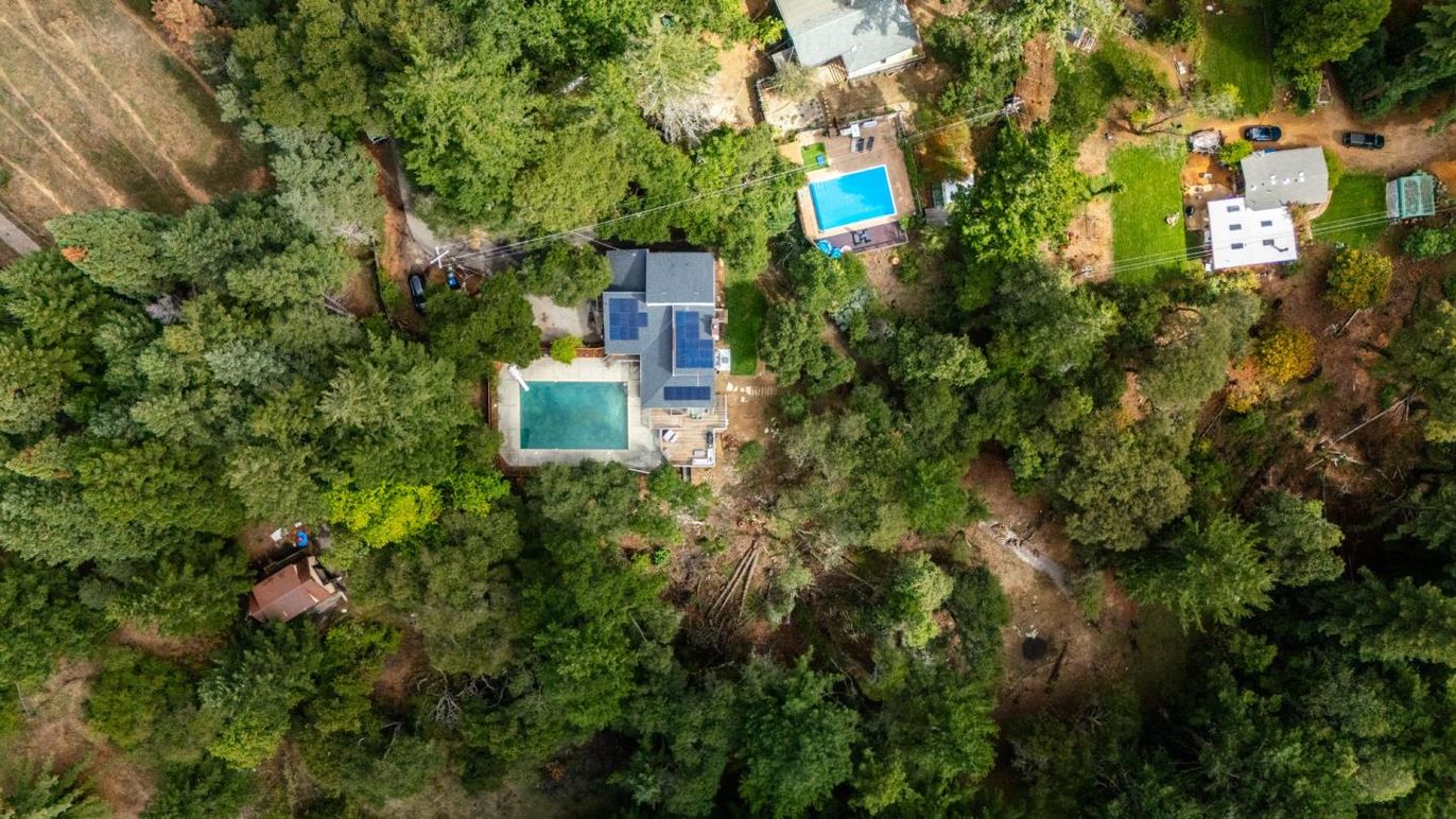 Exterior, Drone