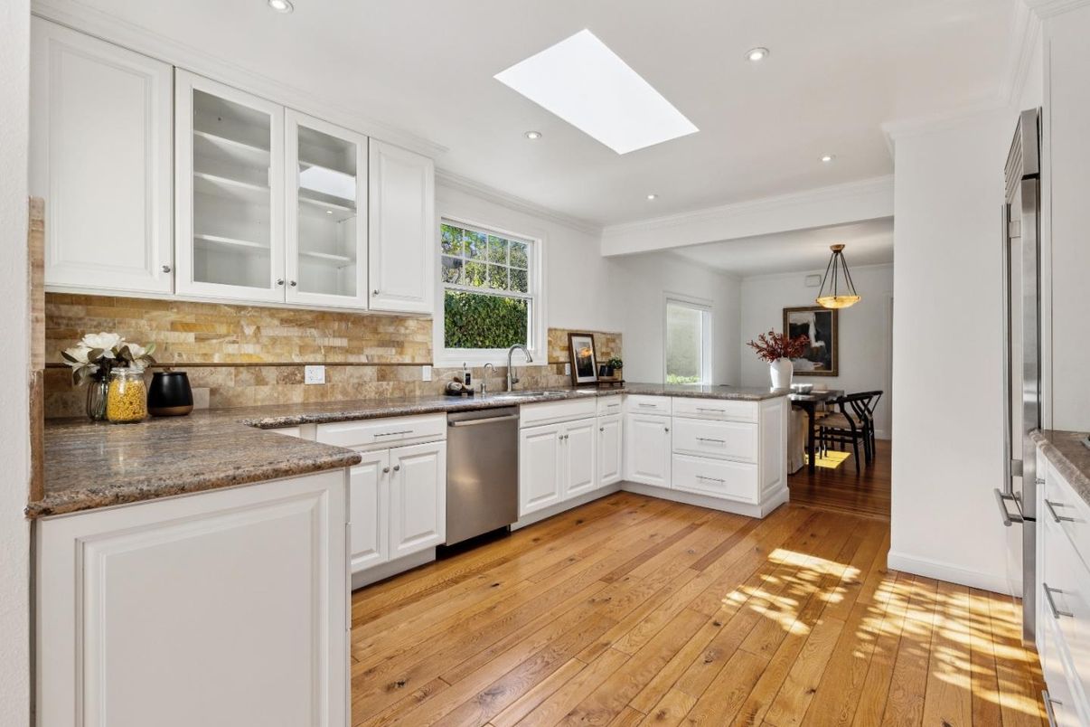 Dining room, Interior, Kitchen, Pendant Lights, Recessed Lighting, Wood Texture Flooring